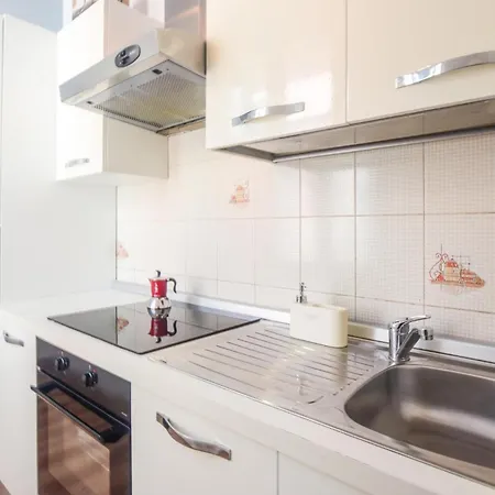 1 Bedroom Beautiful In Appartement